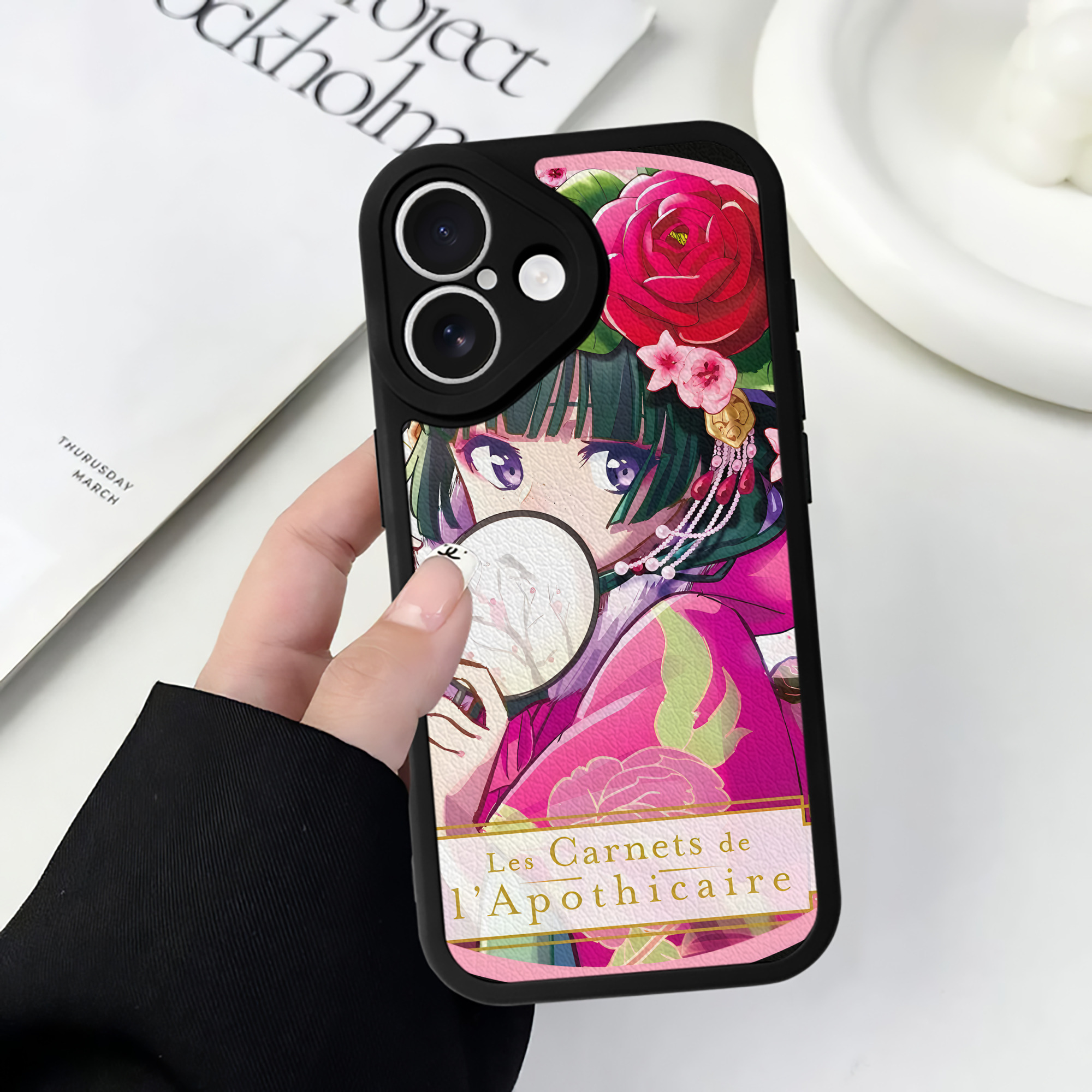 （画像用） 薬屋のひとりごと The Apothecary Diaries 【iPhone 16シリーズ対応】シリコンスマホケース（レザー調） 材質：シリコン